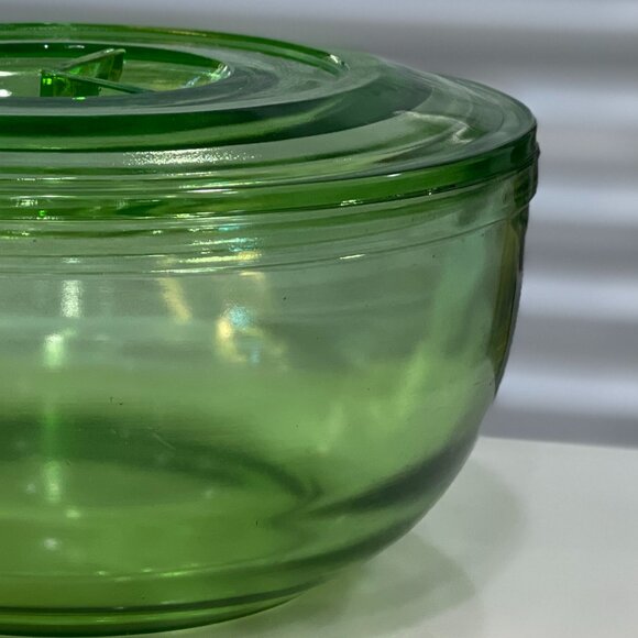 Museum-Quality Uranium Glass Refrigerator Bowl w Star lid, Vtg. Radiance Capsule - Picture 10 of 16